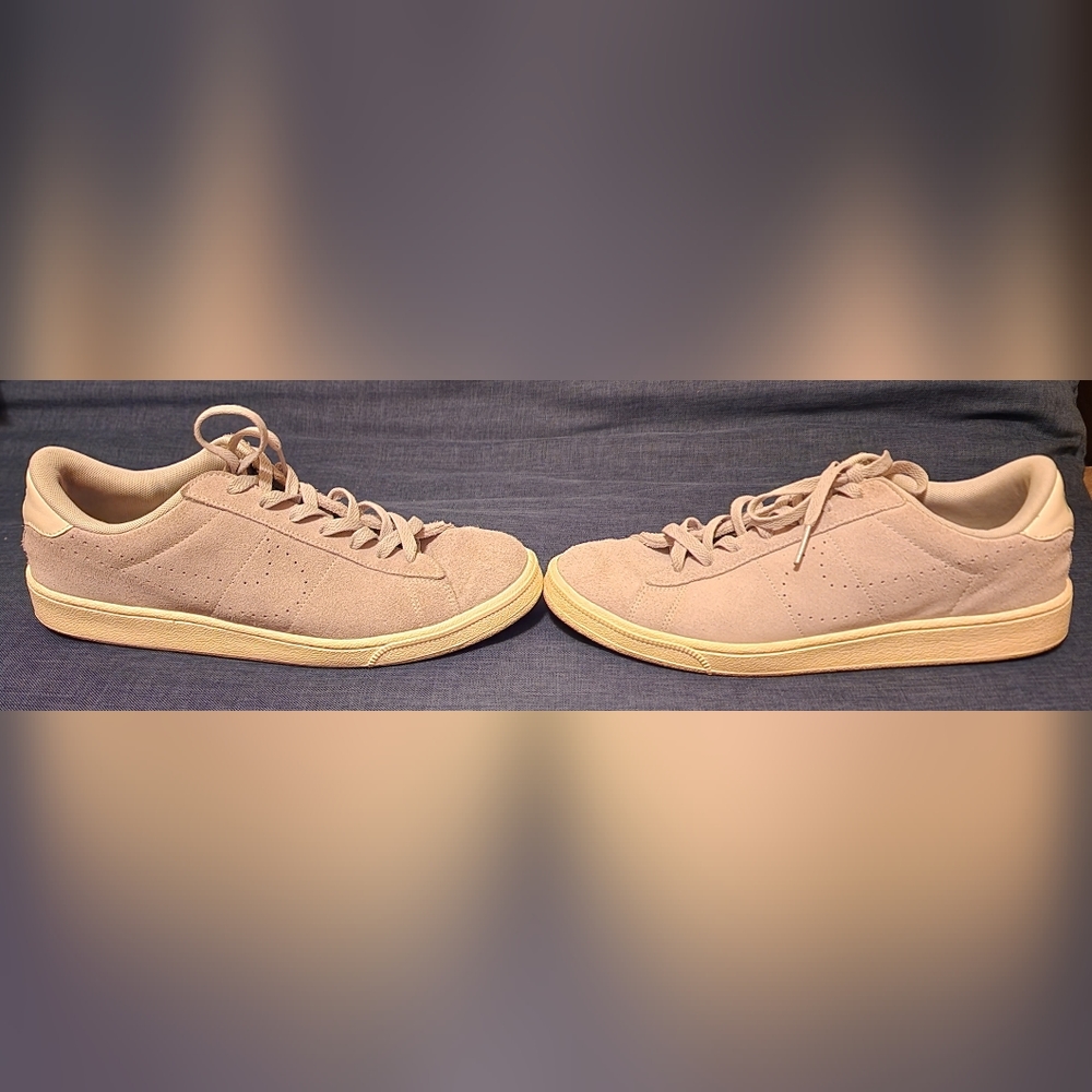 Nike Classic Tennis Shoes
